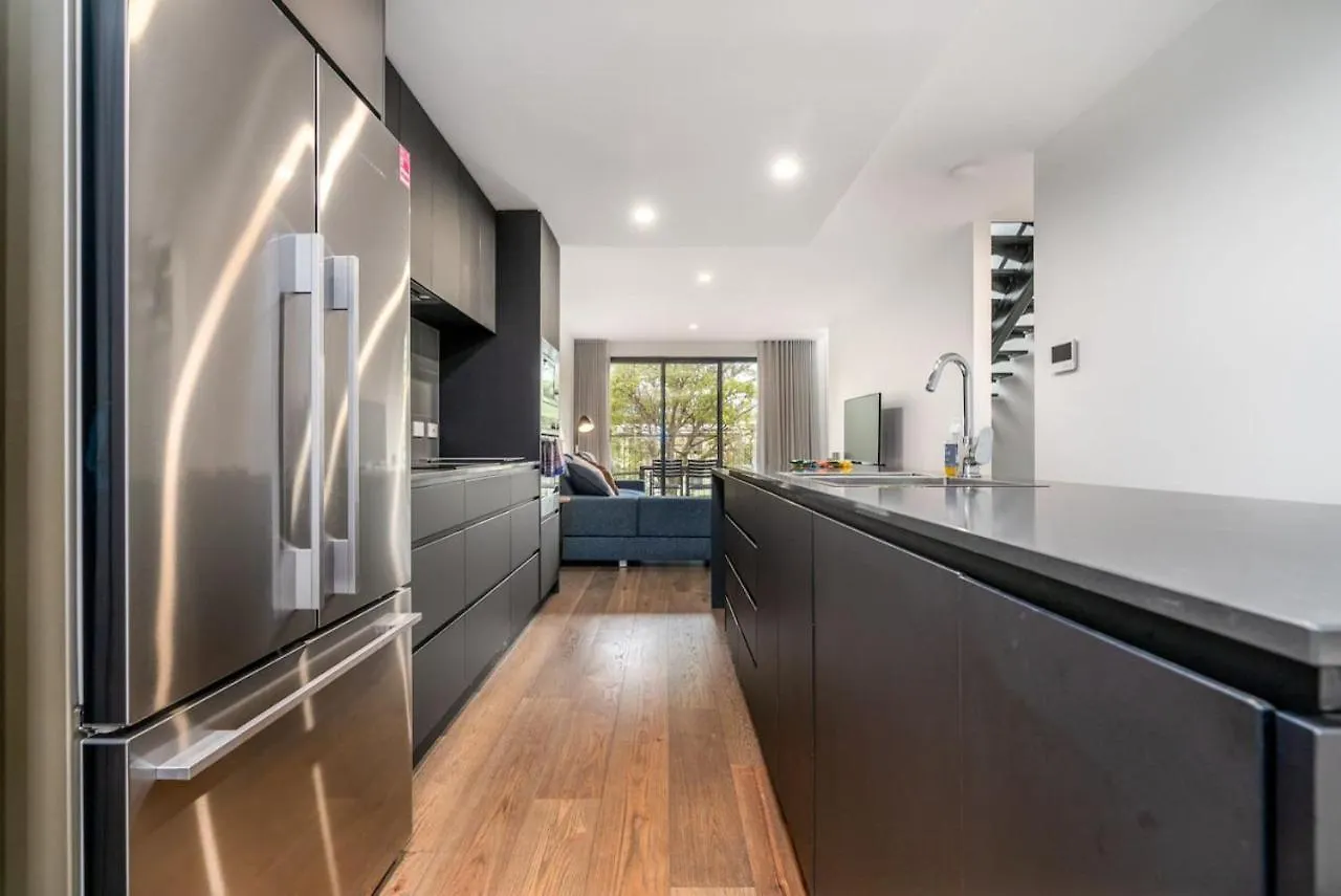 Contemporary Tri-Level Apt In A Prime Central Spot Canberra